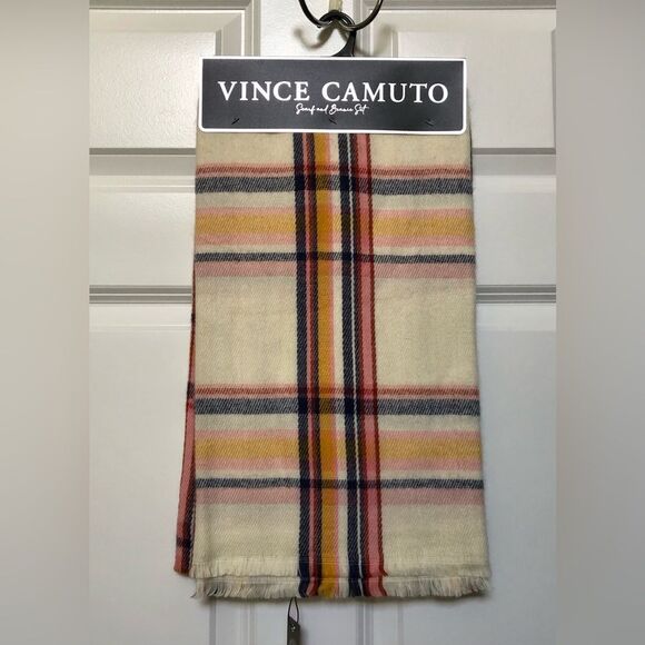 VINCE CAMUTO SCARFT CREAM PLAID WINTER WARM - Picture 2 of 3
